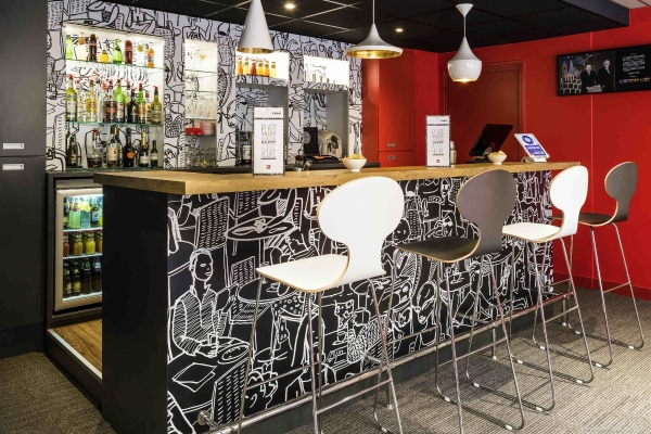 Hotel ibis Paris Pont de Suresnes